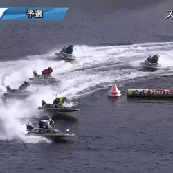 1周目2Mで5号艇が2番手に上がる様子