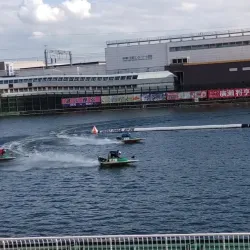 風向きや風速によって表情を変える尼崎